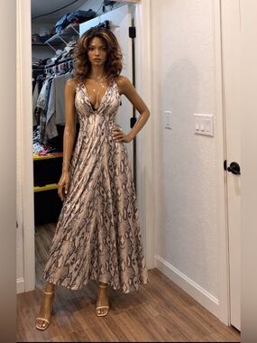 Jennifer Lopez faux leather Taupe Snake-Print V-Neck Maxi Dress
size S